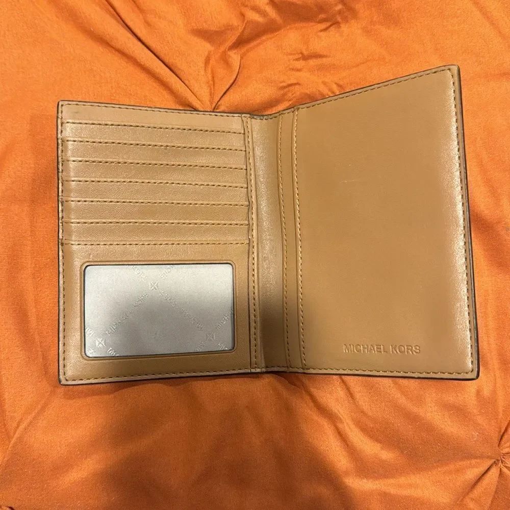 Michael Kors Large Wallet - Picture 2 of 3